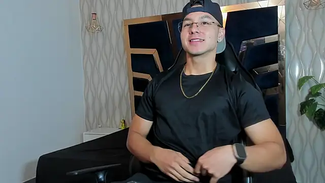 Noah Clarkk online show from 04/20/26, 05:25