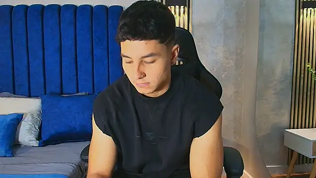 Noah Clarkk online show from 05/30/26, 06:13