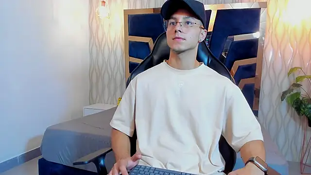 Noah Clarkk online show from 03/25/26, 05:23