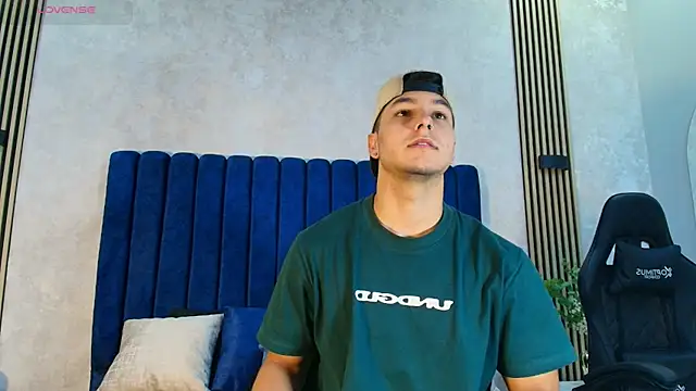 Noah Clarkk online show from 05/18/26, 05:40