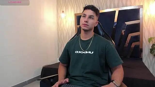 Noah Clarkk online show from 04/18/26, 03:03