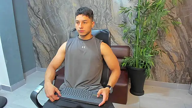 Noah Clarkk online show from 05/05/26, 03:26