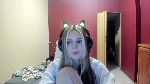 LunaAngell online show from 12/21/25, 12:35