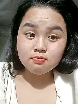 Snapshot of Daisy-y chatting on 12/18/25, 02:43 Daisy-y online show from 12/18/25, 02:43