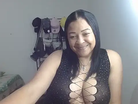 Snapshot of Cley_4 chatting on 12/19/25, 04:05 Cley 4 online show from 12/19/25, 04:05