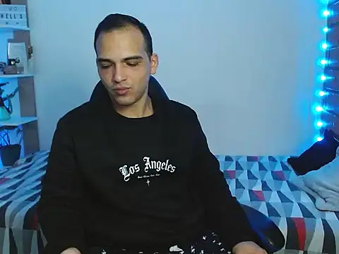 MaaX2330 online show from 12/18/25, 02:43