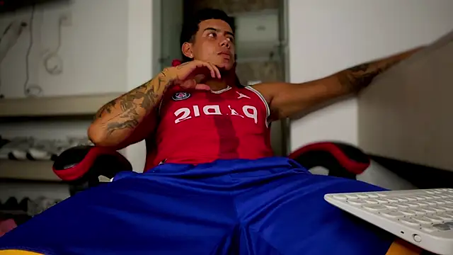 Snapshot of Jeyzd25 chatting on 02/16/26, 02:21 Jeyzd25 online show from 02/16/26, 02:21