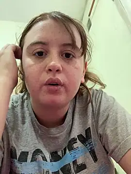 Snapshot of pomelito2 chatting on 12/18/25, 03:38 pomelito2 online show from 12/18/25, 03:38