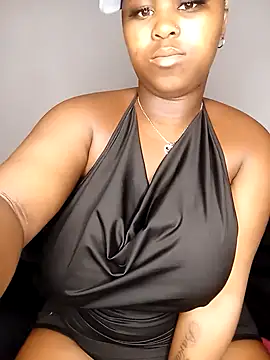 Snapshot of queen_serves chatting on 12/18/25, 04:33 queen serves online show from 12/18/25, 04:33