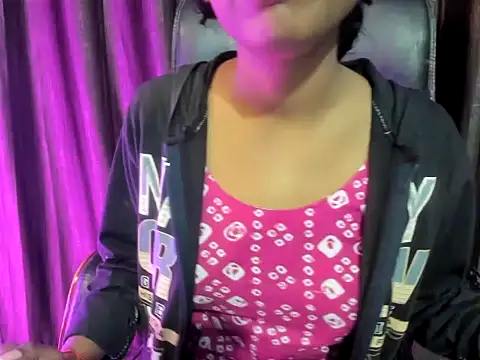 Priya Sengar online show from 12/18/25, 07:24