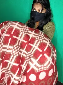 QWEEN7B online show from 12/22/25, 12:27