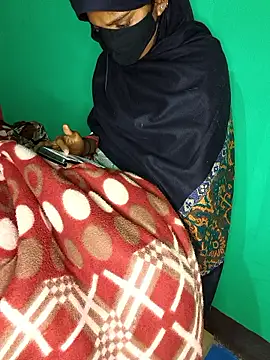 QWEEN7B online show from 12/21/25, 12:51