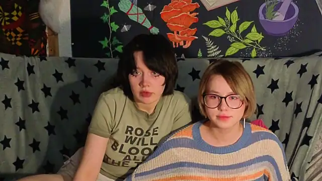 Snapshot of Ntmuforever chatting on 12/18/25, 10:13 Ntmuforever online show from 12/18/25, 10:13