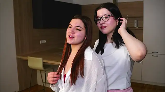 SallieSmestad online show from 12/18/25, 04:55