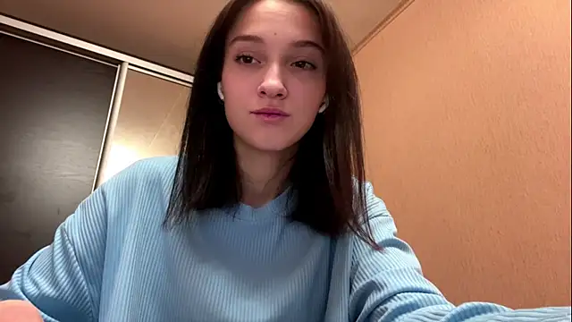 TinyLisa online show from 12/21/25, 06:48