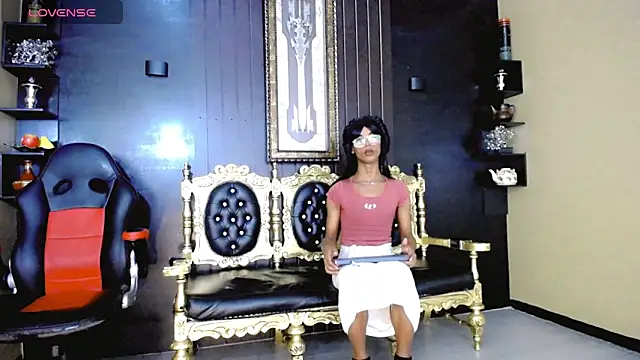 Xamira   online show from 12/23/25, 02:44