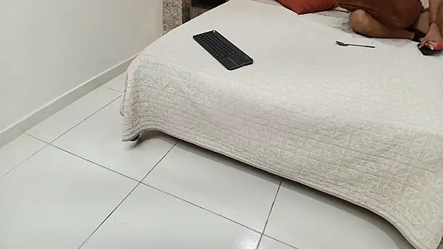 zoe bermudez online show from 12/18/25, 01:26