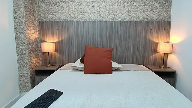 zoe bermudez online show from 12/23/25, 11:09