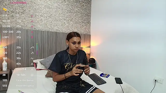 zoe bermudez online show from 02/11/26, 03:28