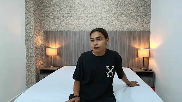 zoe bermudez online show from 12/22/25, 11:54