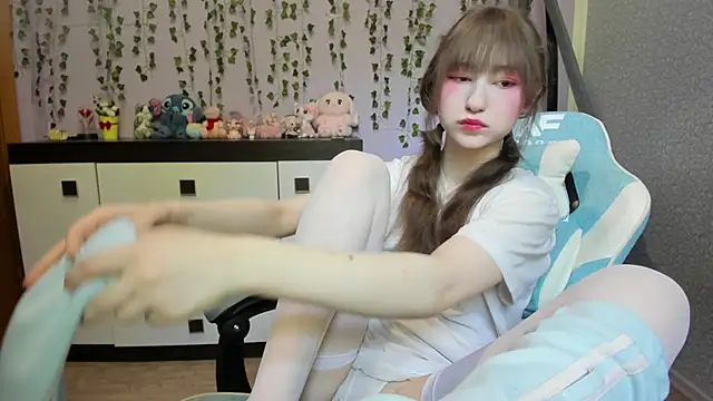 Snapshot of Yoonhee_ki chatting on 06/30/26, 12:49 Yoonhee ki online show from 06/30/26, 12:49