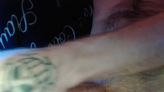 Snapshot of allurhedo chatting on 12/18/25, 02:43 allurhedo online show from 12/18/25, 02:43