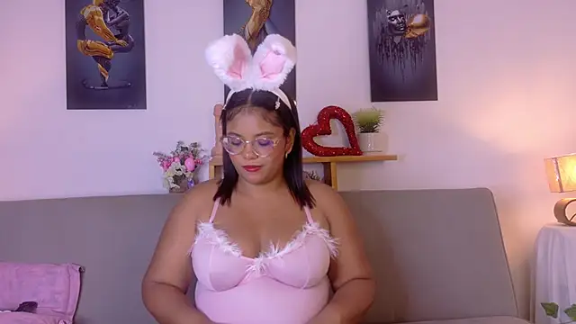 Snapshot of nairagold_ chatting on 06/01/26, 01:39 nairagold online show from 06/01/26, 01:39