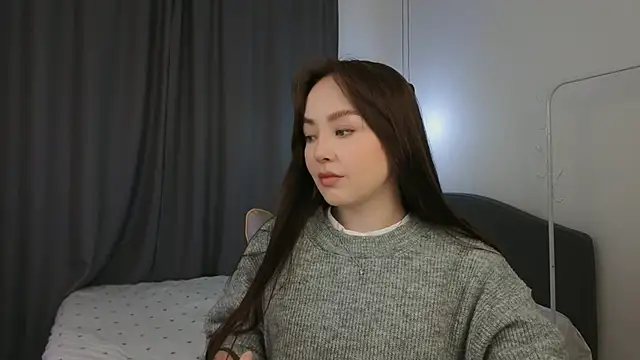 fallin lovee online show from 04/19/26, 01:45