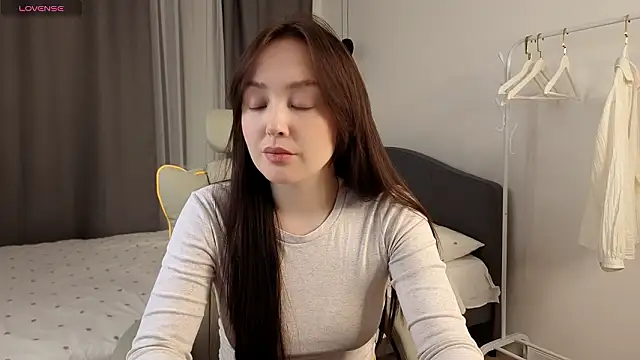 fallin lovee online show from 02/23/26, 07:47