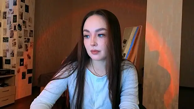 Snapshot of fallin_lovee chatting on 12/19/25, 05:32 fallin lovee online show from 12/19/25, 05:32