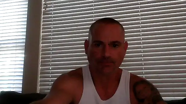 Snapshot of MISTERANDDEMI chatting on 05/25/26, 12:32 MISTERANDDEMI online show from 05/25/26, 12:32
