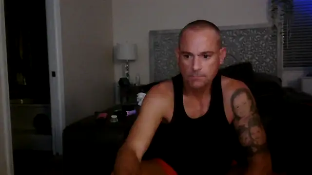 Snapshot of MISTERANDDEMI chatting on 06/08/26, 09:10 MISTERANDDEMI online show from 06/08/26, 09:10
