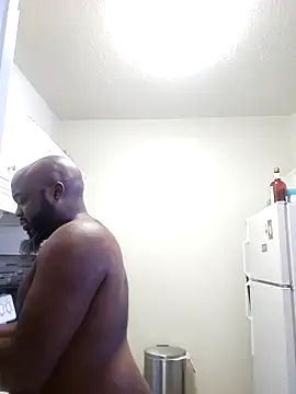 Snapshot of ceedevon13 chatting on 12/19/25, 03:03 ceedevon13 online show from 12/19/25, 03:03