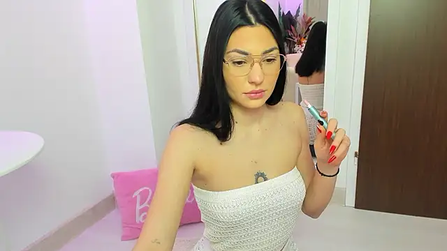 Snapshot of Baby_Ava_ chatting on 02/15/26, 08:19 Baby Ava online show from 02/15/26, 08:19