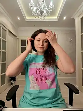 LondonMiley online show from 12/21/25, 08:09