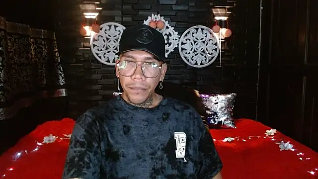 THIAN KNOX online show from 12/19/25, 05:59