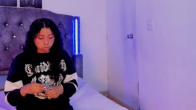 Mia Cavalli online show from 12/22/25, 07:03