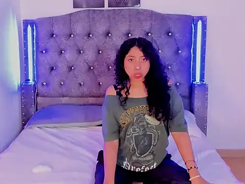 Mia Cavalli online show from 12/19/25, 01:24