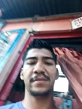 Snapshot of MR_OSMAR chatting on 12/18/25, 10:46 MR OSMAR online show from 12/18/25, 10:46