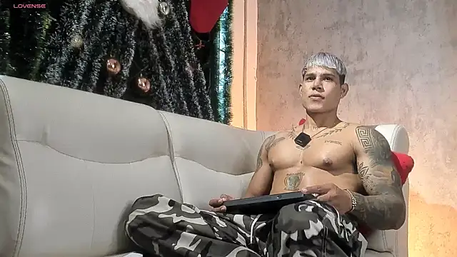 Snapshot of oruz_stud chatting on 01/12/26, 12:45 oruz stud online show from 01/12/26, 12:45