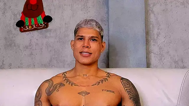 Snapshot of oruz_stud chatting on 12/22/25, 01:11 oruz stud online show from 12/22/25, 01:11