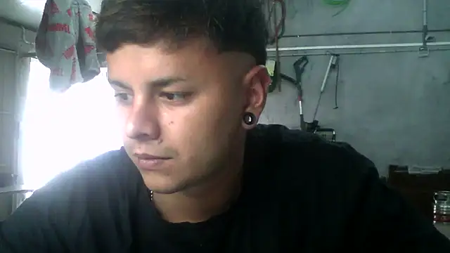 Snapshot of Sickbooy69 chatting on 05/06/26, 04:44 Sickbooy69 online show from 05/06/26, 04:44