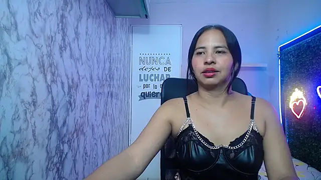 Snapshot of nicol_ross19 chatting on 05/30/26, 03:50 nicol ross19 online show from 05/30/26, 03:50