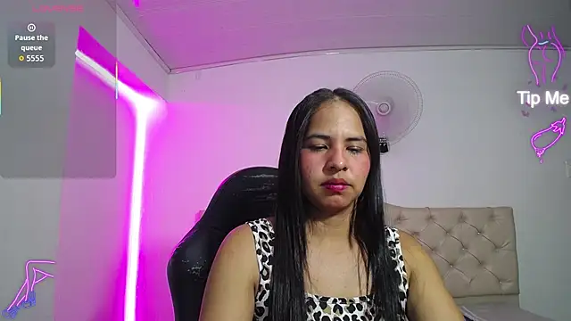 Snapshot of nicol_ross19 chatting on 07/16/26, 07:11 nicol ross19 online show from 07/16/26, 07:11