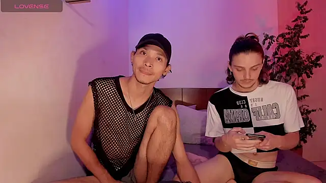 Theo Damon online show from 12/22/25, 08:42