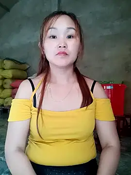 Snapshot of yula-bi chatting on 05/13/26, 10:44 yula-bi online show from 05/13/26, 10:44