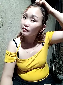 Snapshot of yula-bi chatting on 05/19/26, 02:02 yula-bi online show from 05/19/26, 02:02
