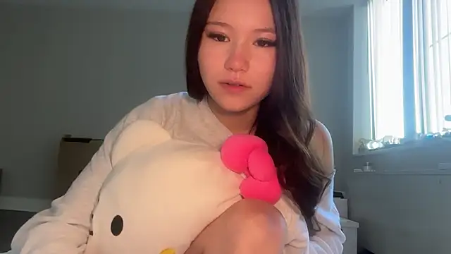 Snapshot of luvvivii chatting on 06/04/26, 12:43 luvvivii online show from 06/04/26, 12:43