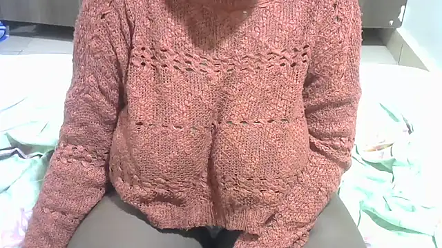 Snapshot of HoneyExtasyXo_ chatting on 12/20/25, 02:25 HoneyExtasyXo online show from 12/20/25, 02:25