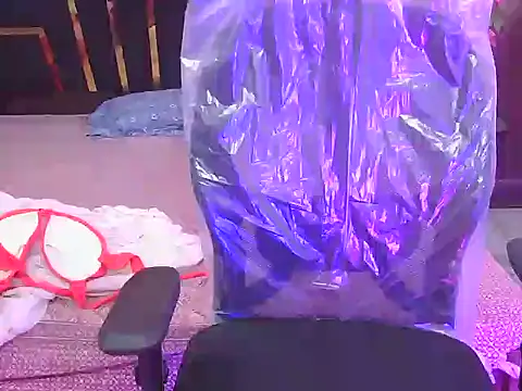 bold-smirthii online show from 04/19/26, 03:29